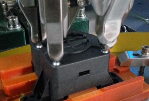 精心自動鎖螺絲機鎖付調(diào)試 自動鎖螺絲機